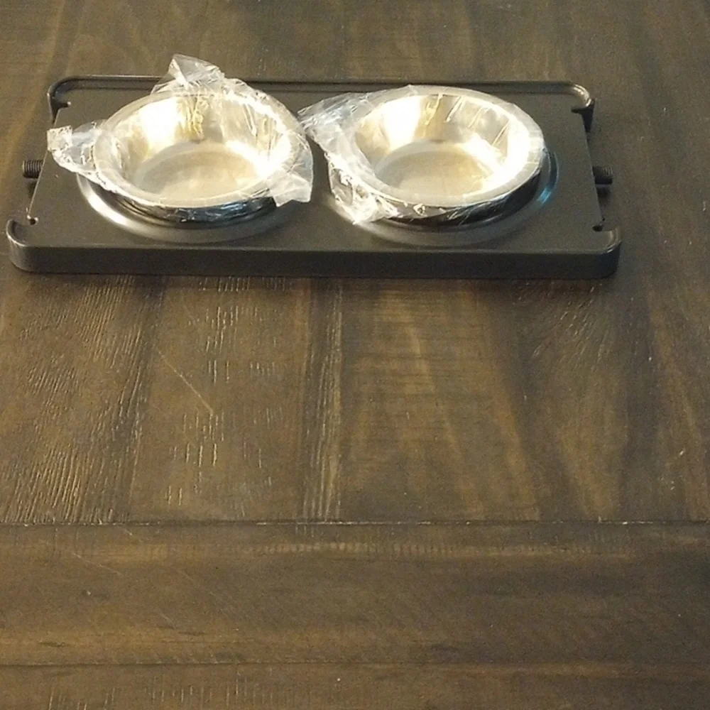 Adjustable height bowls for a small to medium pet. Brand New. Never Used